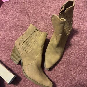 Stylish Tan Ankle Boots heeled pointy